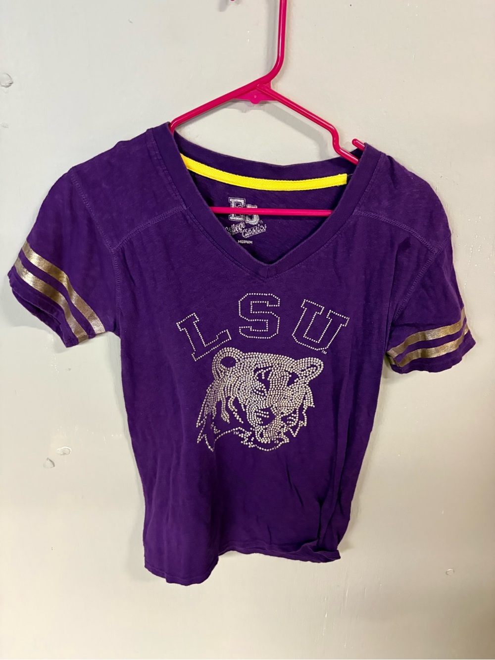 LSU Purple Rhinestone Tiger V-Neck Womens Medium Tee